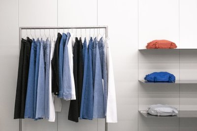 Zo bouw je een capsule garderobe die altijd werkt